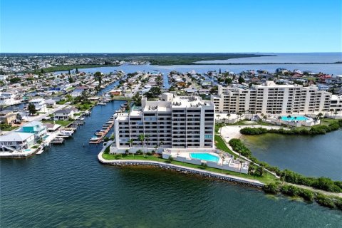 Condo in Hudson, Florida, 2 bedrooms  № 2107631 - photo 2