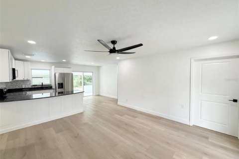 Villa ou maison à vendre à Orlando, Floride: 4 chambres, 151.43 m2 № 2400395 - photo 4