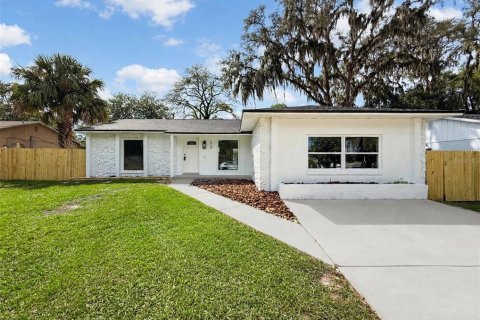 Villa ou maison à Orlando, Floride 4 chambres, 151.43 m2 № 2400395