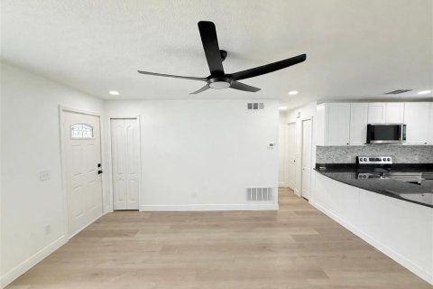 Villa ou maison à vendre à Orlando, Floride: 4 chambres, 151.43 m2 № 2400395 - photo 5