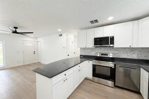 Villa ou maison à vendre à Orlando, Floride: 4 chambres, 151.43 m2 № 2400395 - photo 13