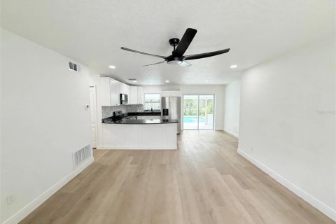 Villa ou maison à vendre à Orlando, Floride: 4 chambres, 151.43 m2 № 2400395 - photo 7