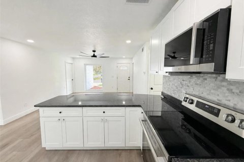 Villa ou maison à vendre à Orlando, Floride: 4 chambres, 151.43 m2 № 2400395 - photo 14