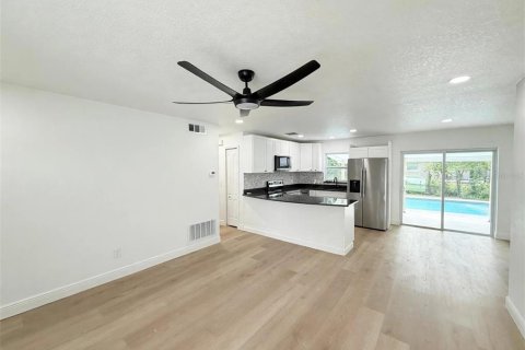 Villa ou maison à vendre à Orlando, Floride: 4 chambres, 151.43 m2 № 2400395 - photo 3
