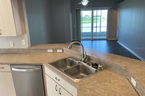 Villa ou maison à louer à Wesley Chapel, Floride: 4 chambres, 191.38 m2 № 2119723 - photo 6