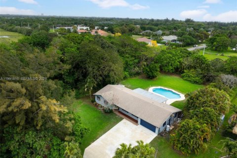 House in Davie, Florida 4 bedrooms, 201.41 sq.m. № 2066844