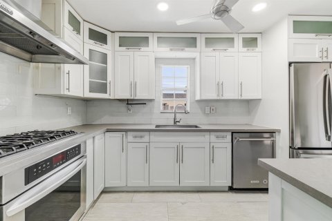 House in Fort Lauderdale, Florida 3 bedrooms, 118.17 sq.m. № 2187169 - photo 10