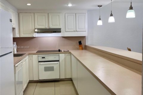 Купить кондоминиум в Санни-Айлс-Бич, Флорида 1 спальня, 92.9м2, № 2003442 - фото 12