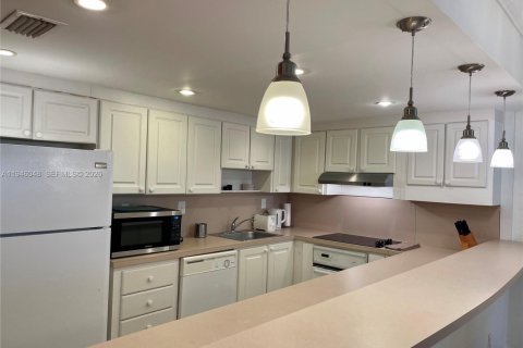 Купить кондоминиум в Санни-Айлс-Бич, Флорида 1 спальня, 92.9м2, № 2003442 - фото 8