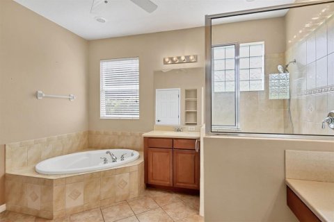 House in Bradenton, Florida 5 bedrooms, 262.08 sq.m. № 1810490 - photo 22
