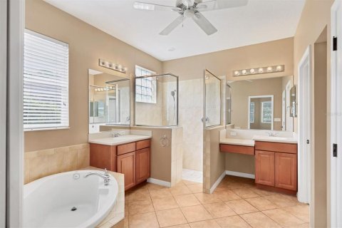 House in Bradenton, Florida 5 bedrooms, 262.08 sq.m. № 1810490 - photo 21