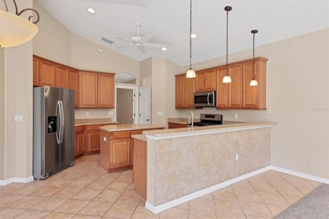 House in Bradenton, Florida 5 bedrooms, 262.08 sq.m. № 1810490 - photo 10