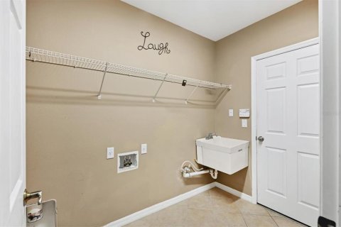 House in Bradenton, Florida 5 bedrooms, 262.08 sq.m. № 1810490 - photo 29