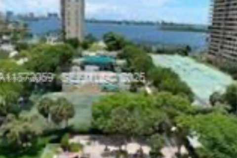 Copropriété à louer à Miami, Floride: 2 chambres, 125.7 m2 № 2153491 - photo 3