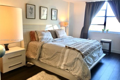 Copropriété à louer à Miami, Floride: 2 chambres, 125.7 m2 № 2153491 - photo 4
