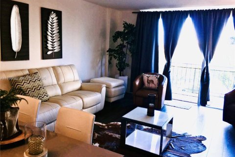 Copropriété à louer à Miami, Floride: 2 chambres, 125.7 m2 № 2153491 - photo 5
