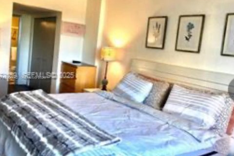 Copropriété à louer à Miami, Floride: 2 chambres, 125.7 m2 № 2153491 - photo 14