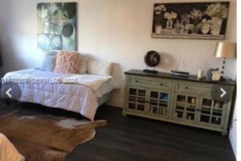 Copropriété à louer à Miami, Floride: 2 chambres, 125.7 m2 № 2153491 - photo 17