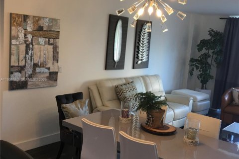Copropriété à louer à Miami, Floride: 2 chambres, 125.7 m2 № 2153491 - photo 11