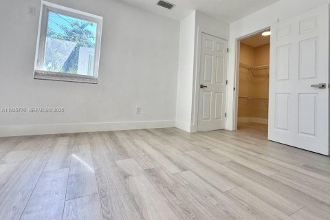 Casa en alquiler en Hallandale Beach, Florida, 2 dormitorios, 78.97 m2 № 1993941 - foto 8