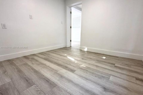 Casa en alquiler en Hallandale Beach, Florida, 2 dormitorios, 78.97 m2 № 1993941 - foto 16