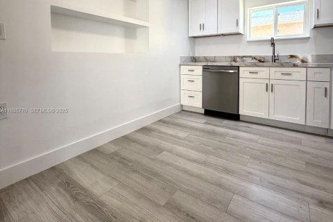 Casa en alquiler en Hallandale Beach, Florida, 2 dormitorios, 78.97 m2 № 1993941 - foto 25