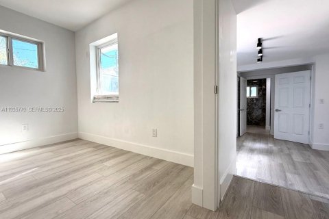 Casa en alquiler en Hallandale Beach, Florida, 2 dormitorios, 78.97 m2 № 1993941 - foto 5