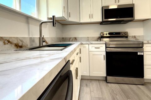 Casa en alquiler en Hallandale Beach, Florida, 2 dormitorios, 78.97 m2 № 1993941 - foto 23