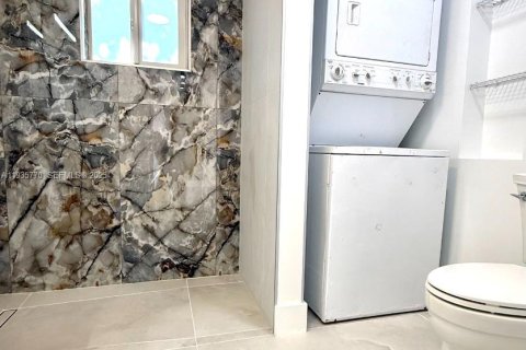 Casa en alquiler en Hallandale Beach, Florida, 2 dormitorios, 78.97 m2 № 1993941 - foto 19