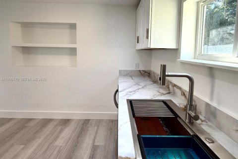 Casa en alquiler en Hallandale Beach, Florida, 2 dormitorios, 78.97 m2 № 1993941 - foto 24