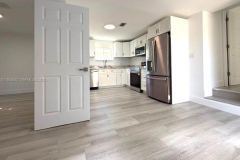 Casa en alquiler en Hallandale Beach, Florida, 2 dormitorios, 78.97 m2 № 1993941 - foto 14