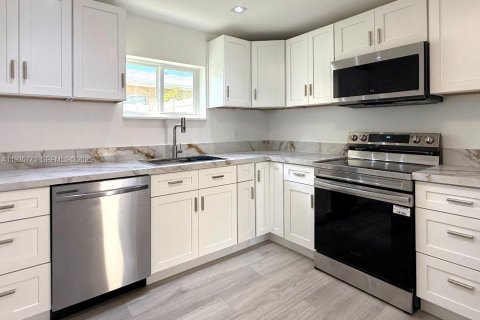 Casa en alquiler en Hallandale Beach, Florida, 2 dormitorios, 78.97 m2 № 1993941 - foto 22