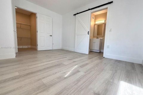 Casa en alquiler en Hallandale Beach, Florida, 2 dormitorios, 78.97 m2 № 1993941 - foto 6