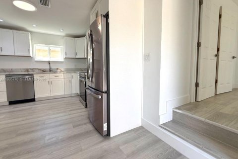 Casa en alquiler en Hallandale Beach, Florida, 2 dormitorios, 78.97 m2 № 1993941 - foto 4