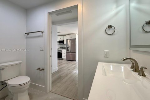 Casa en alquiler en Hallandale Beach, Florida, 2 dormitorios, 78.97 m2 № 1993941 - foto 20