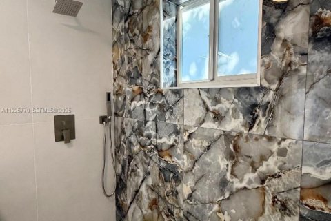 Casa en alquiler en Hallandale Beach, Florida, 2 dormitorios, 78.97 m2 № 1993941 - foto 18