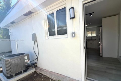 Casa en alquiler en Hallandale Beach, Florida, 2 dormitorios, 78.97 m2 № 1993941 - foto 29