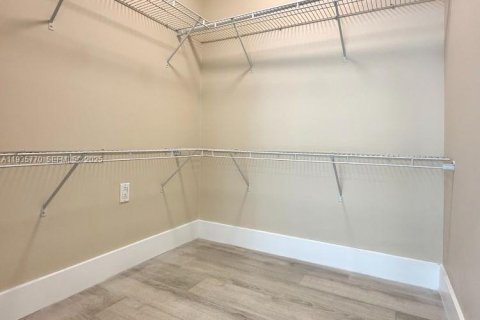 Casa en alquiler en Hallandale Beach, Florida, 2 dormitorios, 78.97 m2 № 1993941 - foto 9