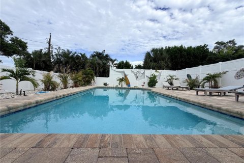 House in Bradenton, Florida 4 bedrooms, 148.09 sq.m. № 2395789 - photo 2