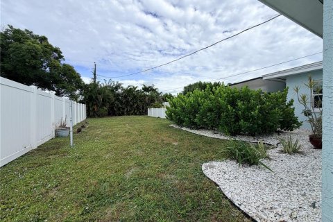 House in Bradenton, Florida 4 bedrooms, 148.09 sq.m. № 2395789 - photo 6