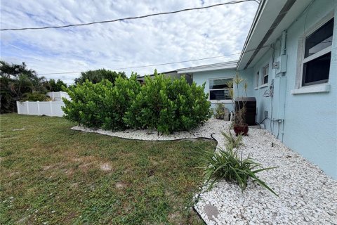 House in Bradenton, Florida 4 bedrooms, 148.09 sq.m. № 2395789 - photo 17