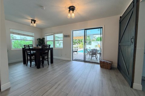 House in Bradenton, Florida 4 bedrooms, 148.09 sq.m. № 2395789 - photo 24