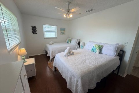 House in Bradenton, Florida 4 bedrooms, 148.09 sq.m. № 2395789 - photo 4