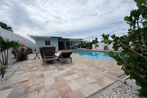 House in Bradenton, Florida 4 bedrooms, 148.09 sq.m. № 2395789 - photo 12