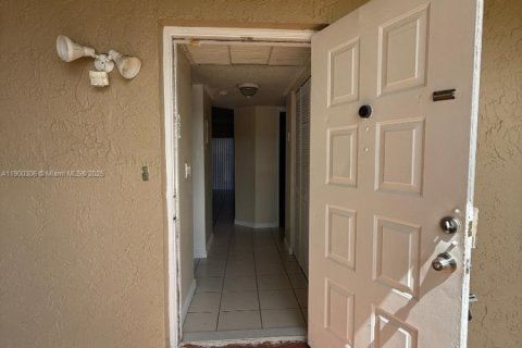 Купить кондоминиум в Корал-Спрингс, Флорида 2 спальни, 71.35м2, № 1951457 - фото 3