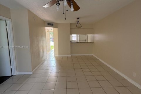 Купить кондоминиум в Корал-Спрингс, Флорида 2 спальни, 71.35м2, № 1951457 - фото 8