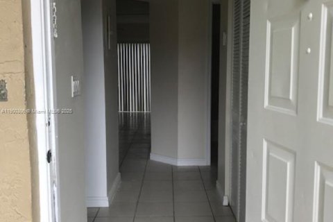 Купить кондоминиум в Корал-Спрингс, Флорида 2 спальни, 71.35м2, № 1951457 - фото 4