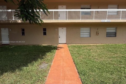 Купить кондоминиум в Корал-Спрингс, Флорида 2 спальни, 71.35м2, № 1951457 - фото 1