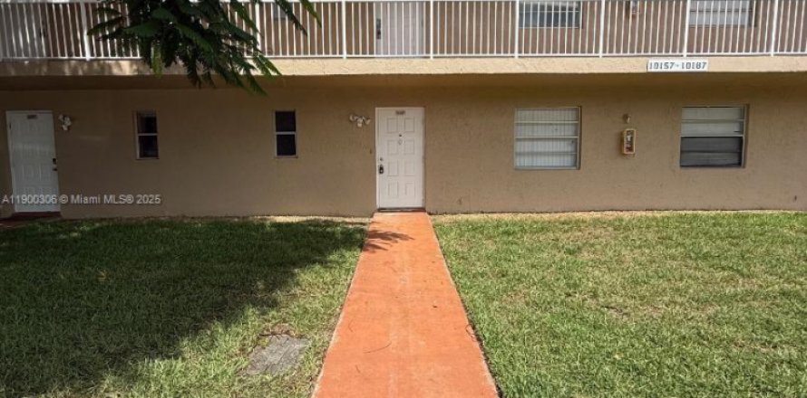 Кондоминиум с 2 спальнями в Корал-Спрингс, Флорида № 1951457