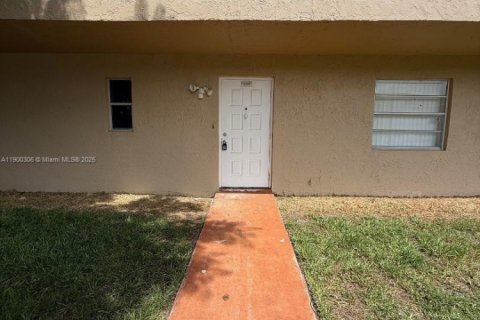 Купить кондоминиум в Корал-Спрингс, Флорида 2 спальни, 71.35м2, № 1951457 - фото 2